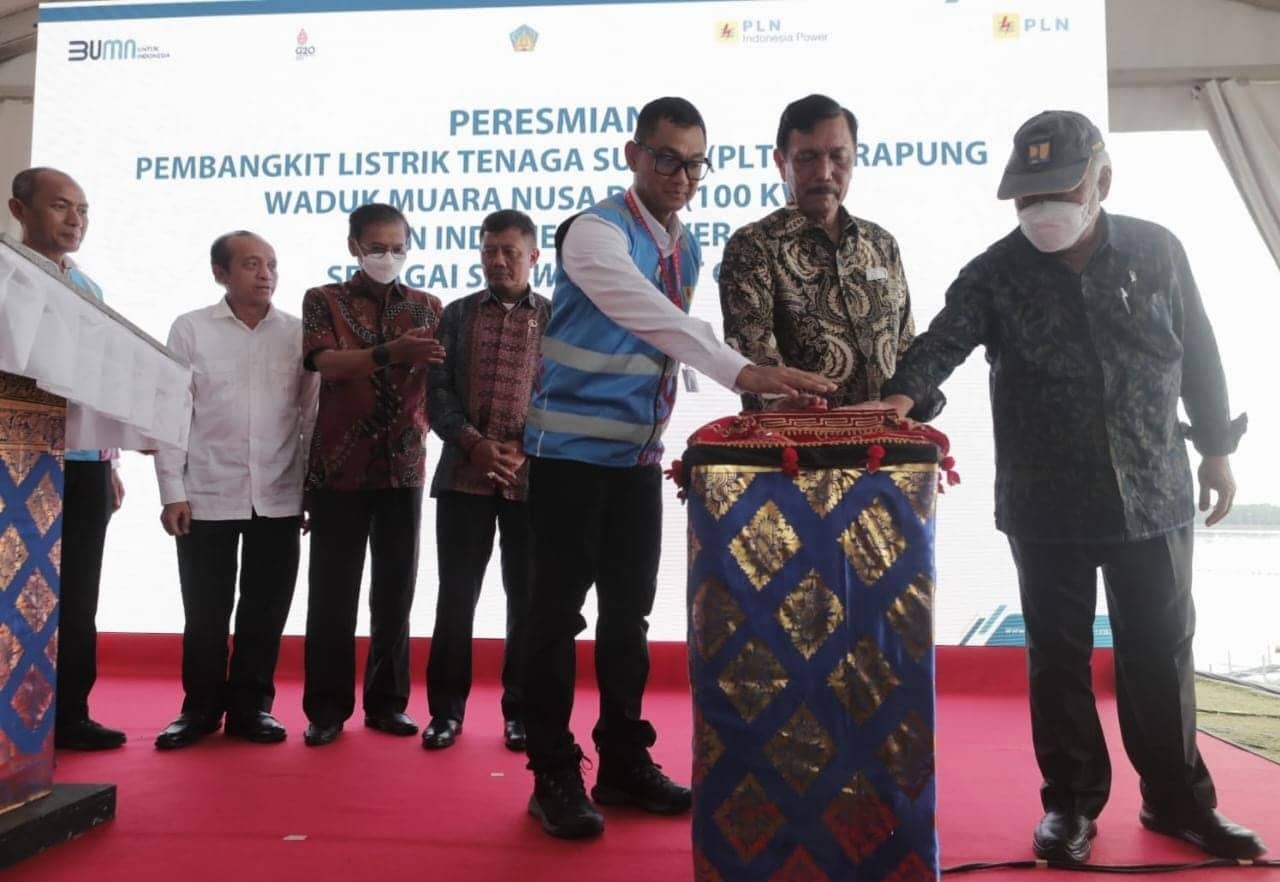 Ilustrasi berita Nasional: Jelang KTT G20, Menko Luhut Resmikan PLTS Terapung Milik PLN di Nusa Dua Bali