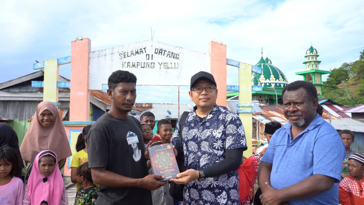 Ilustrasi berita Papua: Pertamina Regional Papua Maluku Berikan Bantuan Al-Quran di Kampung Yellu Demi Dukung Generasi Berakhlak Mulia