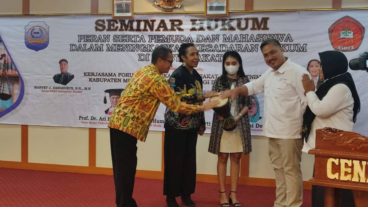 Ilustrasi berita Mimika: FKMN Gelar Seminar Hukum Bagi Pemuda dan Mahasiswa, Datangkan Pakar Hukum Fakultas Hukum UGM
