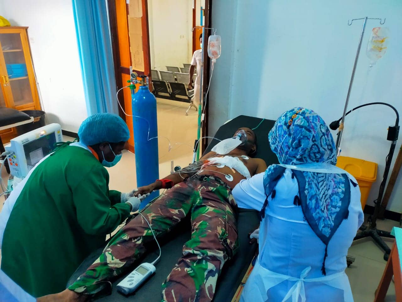 Ilustrasi berita Papua: Anggota Babinsa Ditusuk Saat Amankan Pembakaran Kios Milik Warga di Pasar Wagete Deiyai