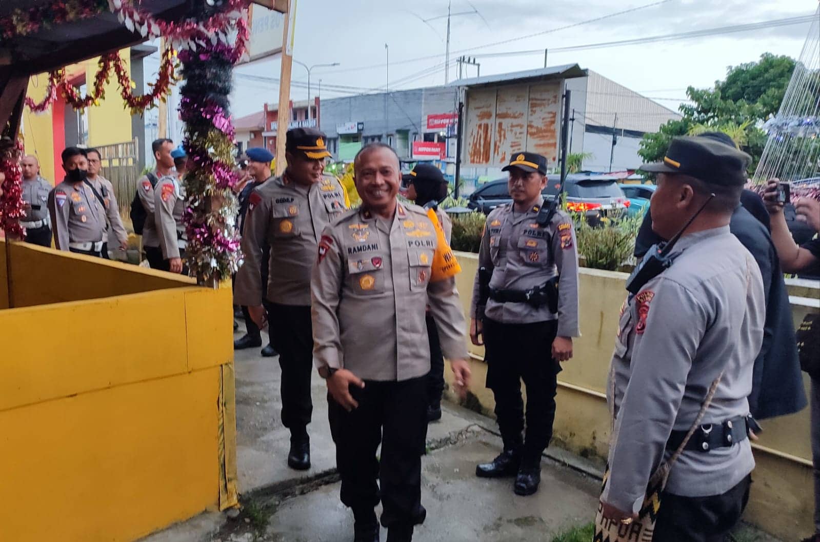 Ilustrasi berita Mimika: Tinjau Pos Operasi Lilin Cartenz 2022 Hingga ke Pomako Timika, Wakapolda Papua Ingatkan Tetap Waspada