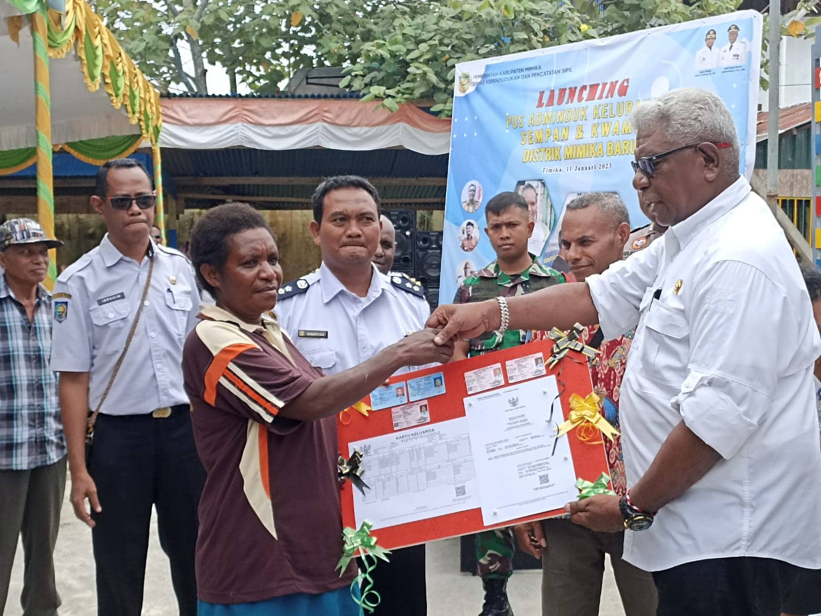 Ilustrasi berita Mimika: Launching Pos Adminduk Sempan dan Kwamki, Plt Bupati Mimika : Pengurusan Gratis, Tidak Boleh Ada Pungutan