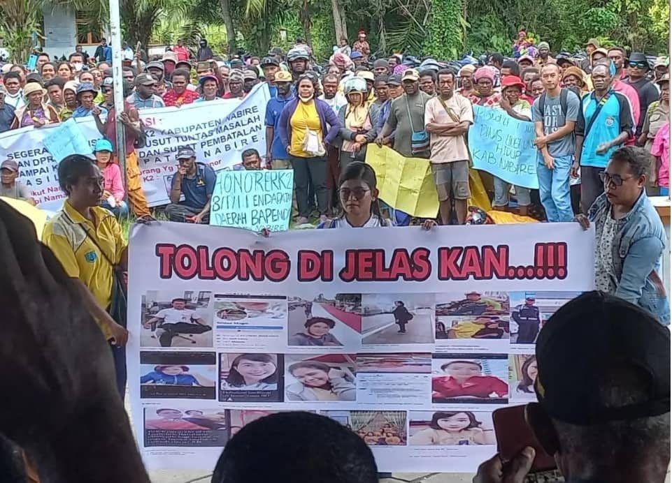 Ilustrasi berita Papua: Banyak Nama "Bodong" yang Lolos, Honorer K2 Gugat Bupati, Kepala BKD dan 25 Kepala OPD di Kabupaten Nabire