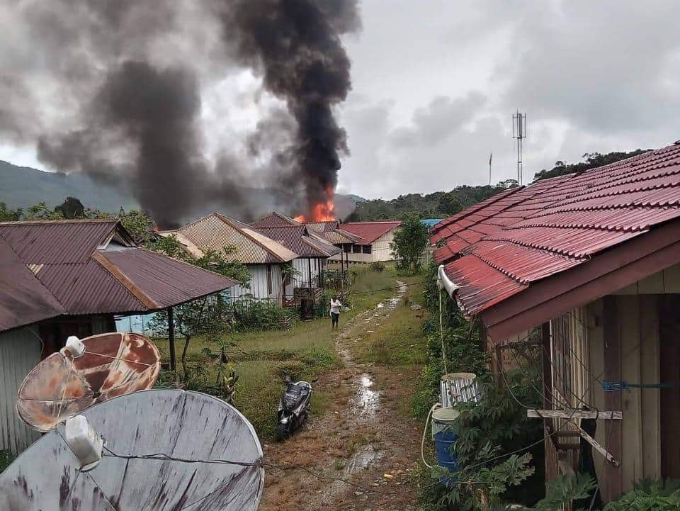 Ilustrasi berita Papua: Mujur Siswa Libur, KKB Kodap XXXV Bintang Timur Pimpinan Ananias Atimin Bakar Sekolah di Papua Pegunungan