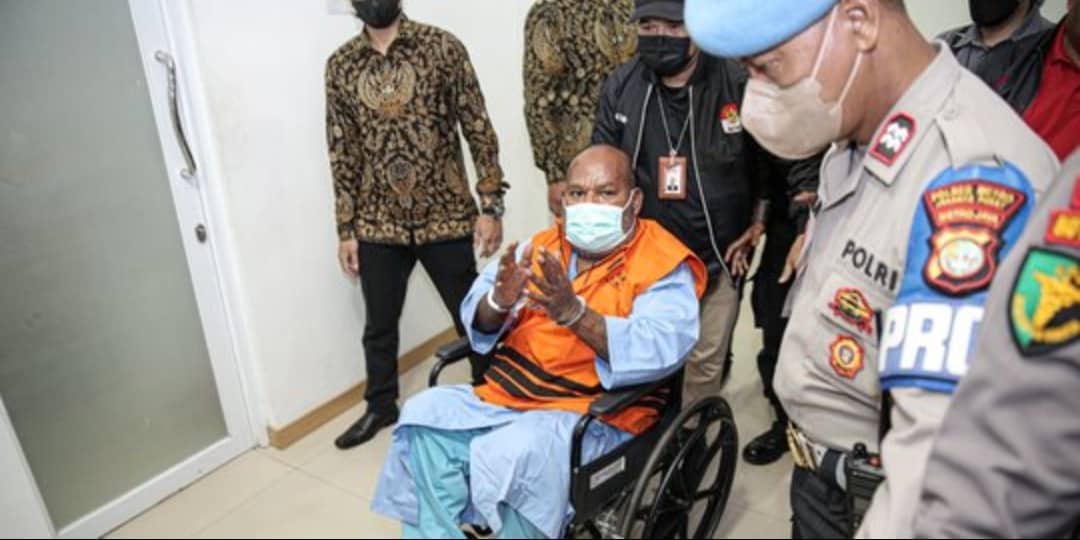 Ilustrasi berita Papua: Sebelum Ditangkap Gubernur Enembe Diduga Hendak Tinggalkan Indonesia Lewat Tolikara, Bakal Seret Tersangka Lain?