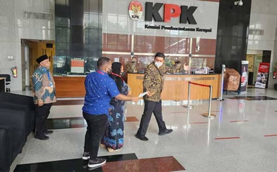 Ilustrasi berita Papua: Datangi Gedung Merah Putih, Istri dan Anak Gubernur Papua Lukas Enembe Hormati Proses Hukum