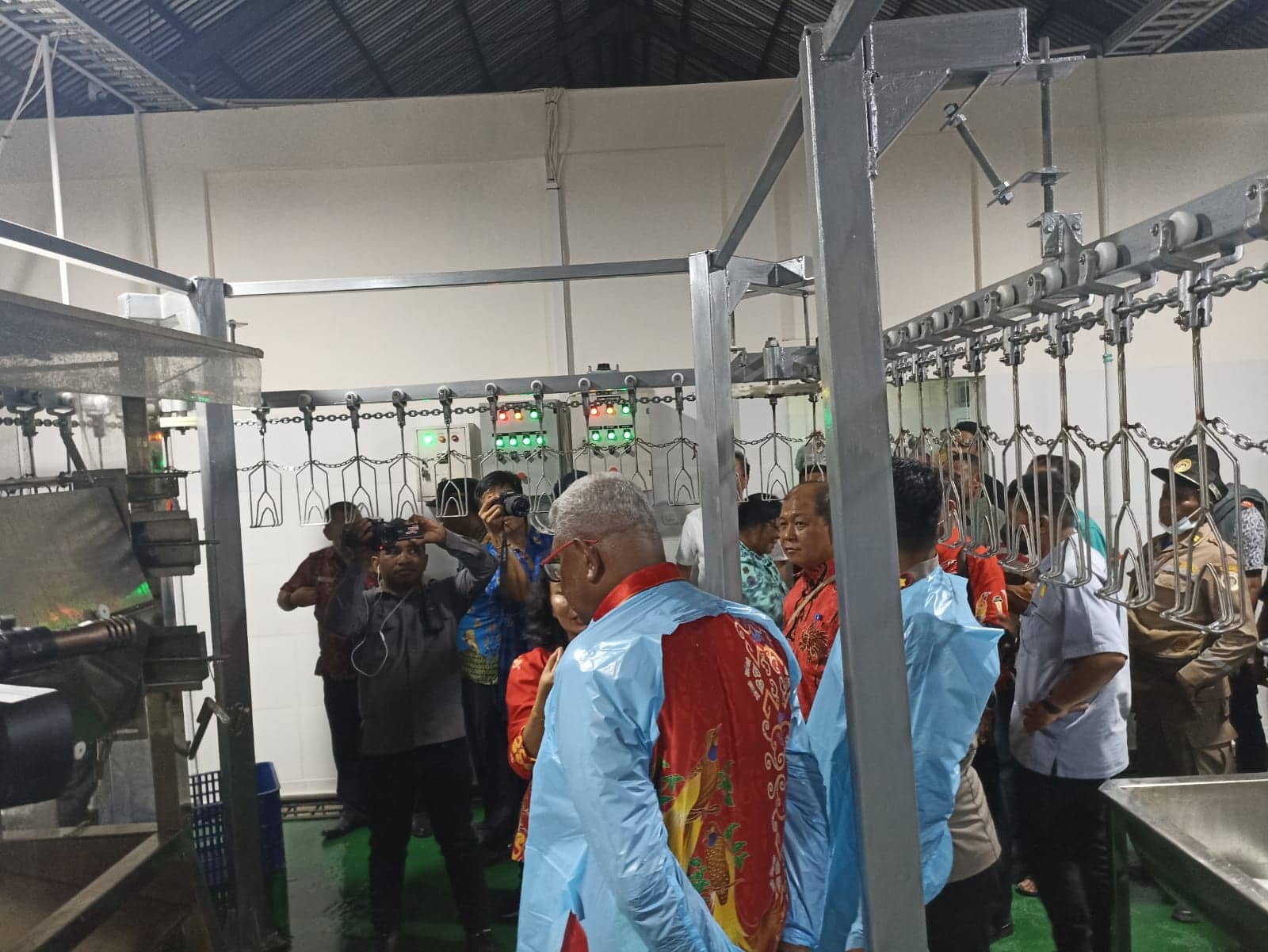 Ilustrasi berita Mimika: Disnak Keswan Resmikan RPH-U di Pasar Sentral Timika, Plt. Bupati Mimika Berharap Ketergantungan Ayam dari Luar Daerah Dikurangi