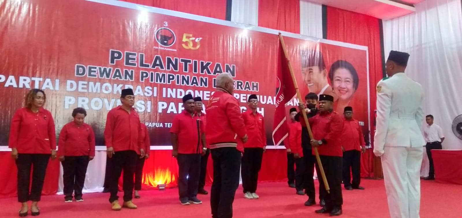 Ilustrasi berita Papua: DPD Provinsi Papua Tengah PDI Perjuangan Dilantik, Watubun : Target Menang Mutlak di 2024
