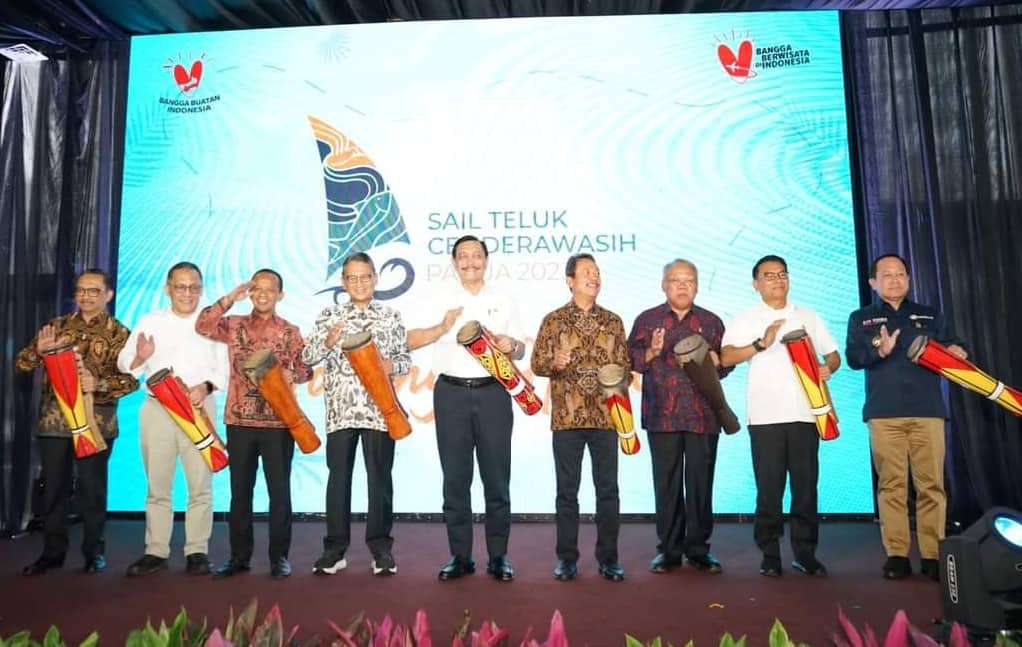 Ilustrasi berita Papua: Wakili Presiden Jokowi, Menko Luhut Resmikan Sail Teluk Cenderawasih 2023