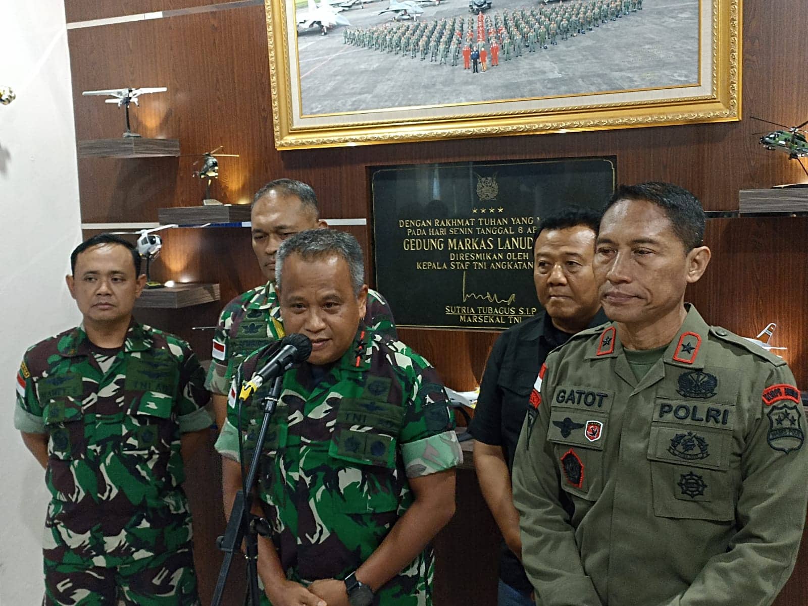 Ilustrasi berita Papua: Bebaskan Pilot Philip Mehrtens dari Penyanderaan KKB, Pangdam: Jika Tiba Waktunya, TNI/Polri Lakukan Tindakan Tegas