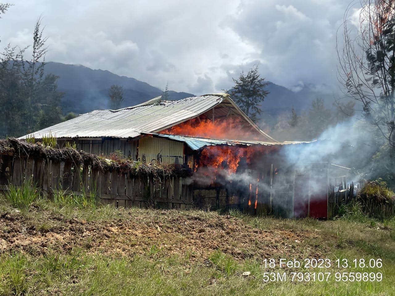 Ilustrasi berita Papua: Anggota KKB Bakar Rumah dan Terlibat Kontak Senjata dengan Aparat TNI/Polri di Ilaga Papua