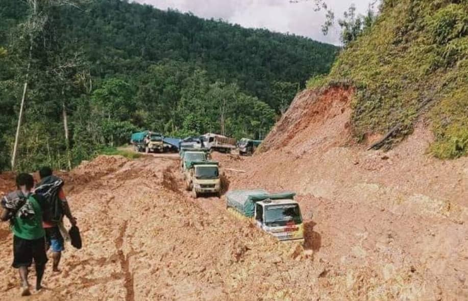 Ilustrasi berita Papua: 150 Truck Terjebak di Kubangan, Jalan Trans Papua Poros Jayapura-Wamena Ditutup