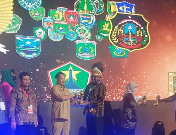 Ilustrasi berita Papua: Komitmen Cakupan Program JKN, Pemkab Mappi Terima Penghargaan UHC Award 2023
