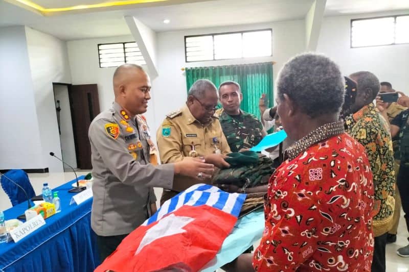 Ilustrasi berita Papua: Tiga Pimpinan TPNPB Menyerahkan Diri ke Polres Sorong Selatan