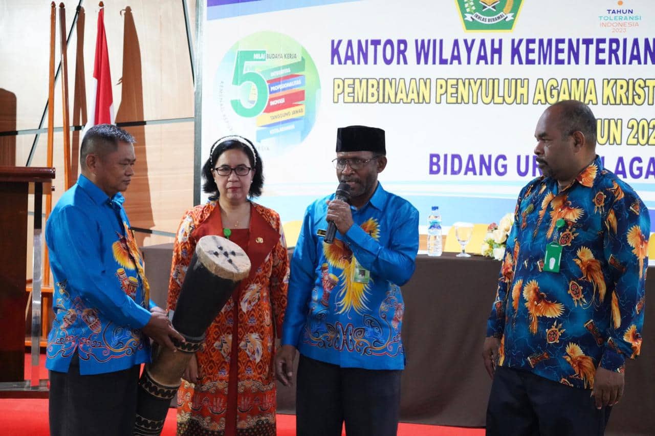 Ilustrasi berita Papua: Klemens Taran : Penyuluh Agama Adalah Ujung Tombak Pembinaan Umat