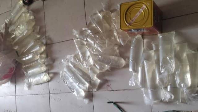 Ilustrasi berita Mimika: 6 Warga Ditangkap, Polisi Kembali Amankan Sopi dari Penumpang KM Sabuk Nusantara di Pelabuhan Pomako Timika
