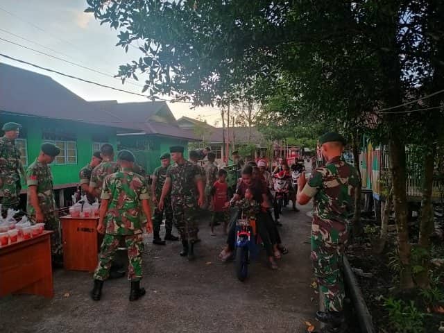 Ilustrasi berita Papua: Maknai Ramadhan, Satgas Yonif Raider 600/Modang Pos Agast Berbagi Takjil Dengan Masyarakat Setempat
