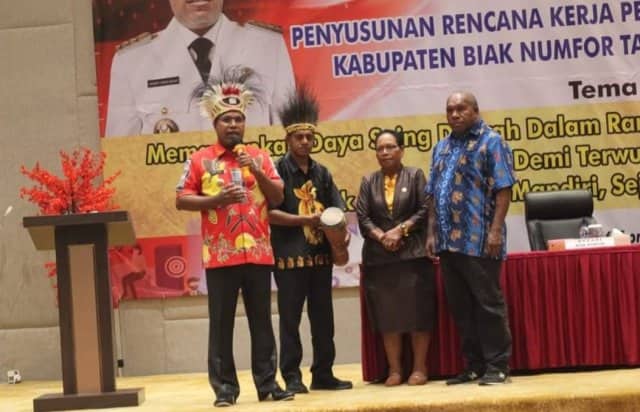 Ilustrasi berita Papua: Buka Musrenbang RKPD, OPD Diingatkan Harus Inovatif dan Kreatif, Bupati Herry : Jangan Pasif, Datangkan APBN dan DAK !