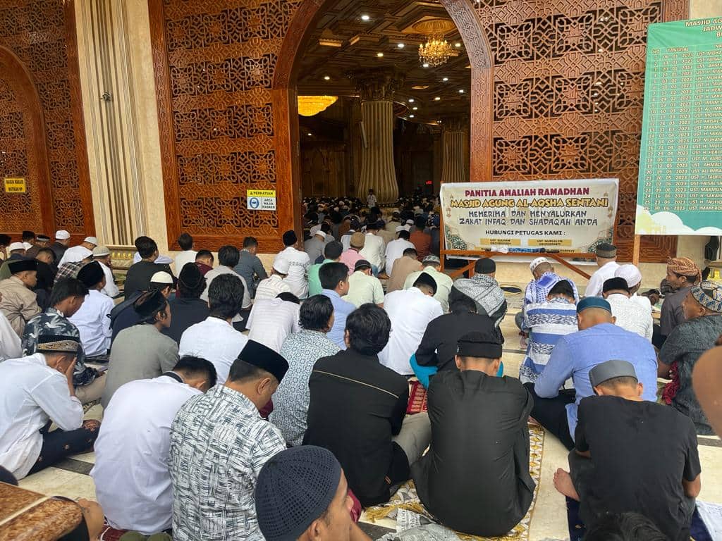 Ilustrasi berita JAYAPURA: Umat Islam di Sentani Tetap Gelar Shalat Ied Meski Basah-basahan Diguyur Hujan Lebat