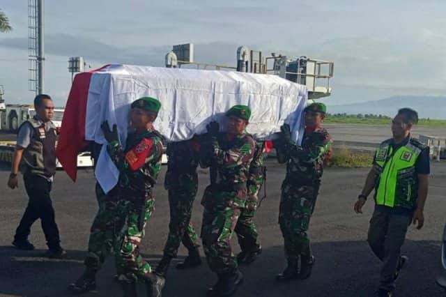 Ilustrasi berita Papua: Tiba di Sumbawa, Jenazah TNI Korban Penembakan di Papua Akhirnya Dimakamkan