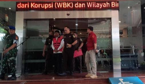 Ilustrasi berita Nasional: Rugikan Negara Rp 8 Triliun, Kejagung Tetapkan Jhonny G Plate Sebagai Tersangka Korupsi BTS, Langsung Ditahan