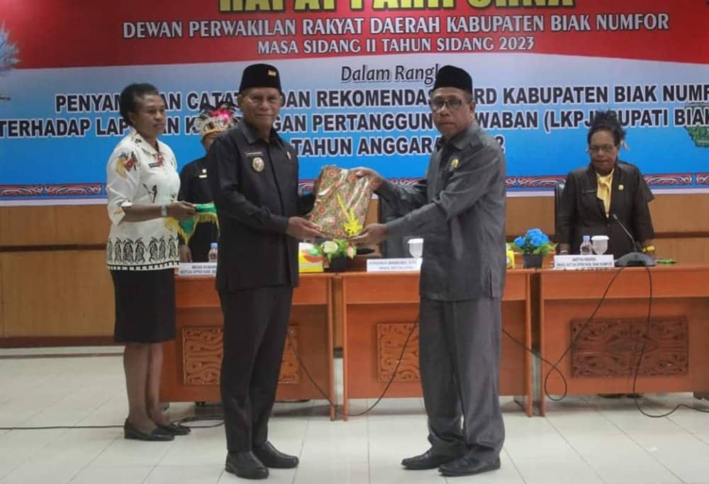 Ilustrasi berita Papua: Dari Sidang LKPJ Bupati Biak Numfor, Wabup Calvin : Catatan Dewan Dijadikan Bahan Evaluasi