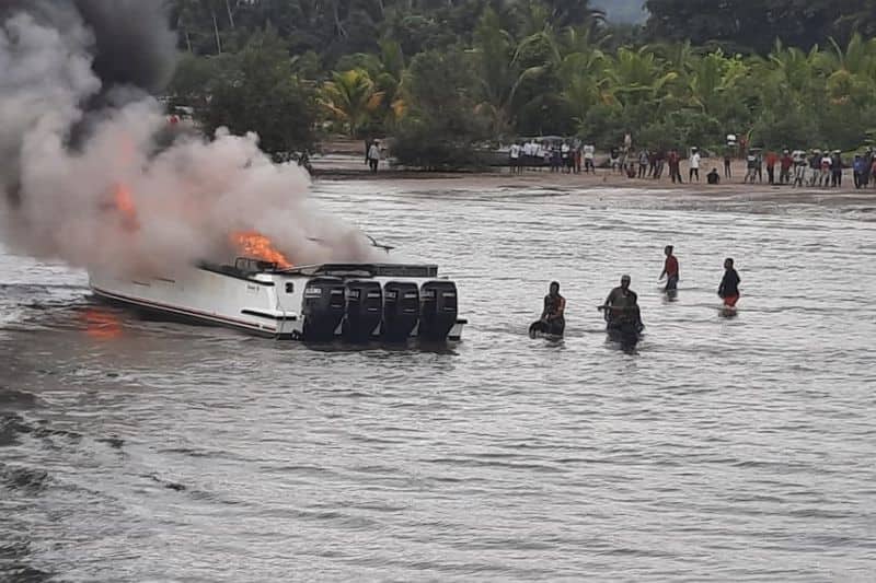 Ilustrasi berita Papua: Satu Korban Meninggal saat Perahu Motor Bupati Teluk Wondama Terbakar