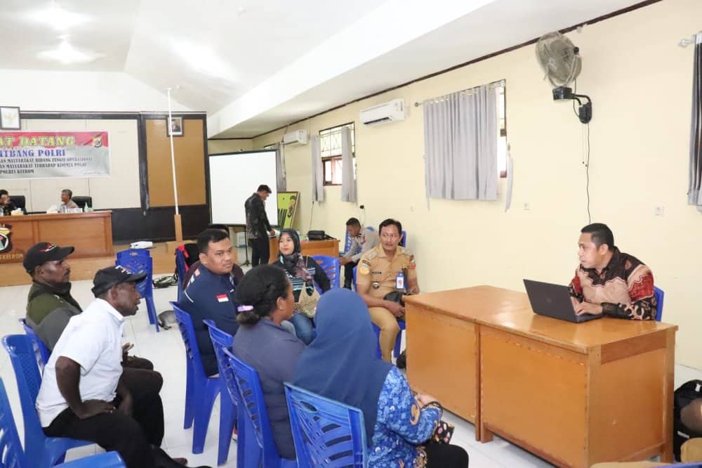 Ilustrasi berita JAYAPURA: 20 Warga Dipilih Beri Penilaian Kinerja Polres Keerom yang Digelar Tim Survey Puslitbang Mabes Polri