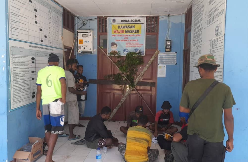 Ilustrasi berita JAYAPURA: Tidak Lolos CPNS, Massa Pemilik Hak Ulayat Palang Kantor Dinas Sosial dan Dinas Tenaga Kerja Kabupaten Jayapura