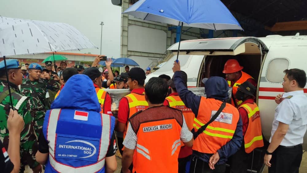 Ilustrasi berita Mimika: Tiba di Timika, Jenazah Thom Beanal Disambut Plt Bupati Mimika dan Manajemen PTFI