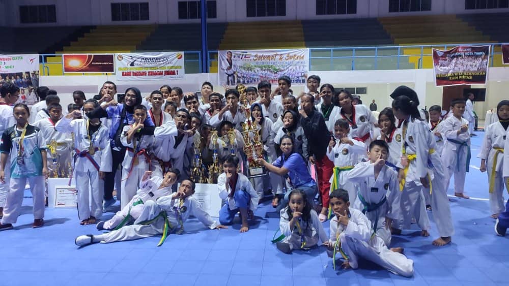 Ilustrasi berita Mimika: Dojang Kota Timika Raih Piala Bergilir, Turnamen Taekwondo Kapolres Mimika Cup I Resmi Ditutup