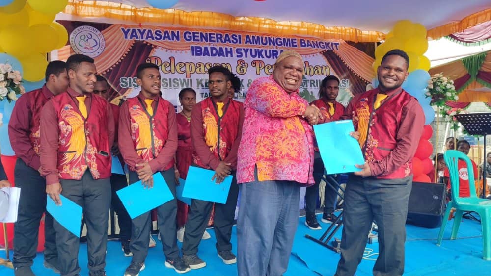 Ilustrasi berita Mimika: Yayasan Generasi Amungme Bangkit Gelar Ibadah Syukur Pelepasan dan Perpisahan 31 Siswa