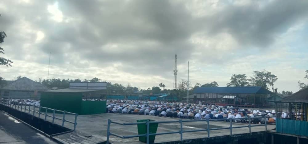 Ilustrasi berita Papua: Padati Lapangan Yos Sudarso Agats, Ribuan Umat Islam Ikuti Shalat Ied