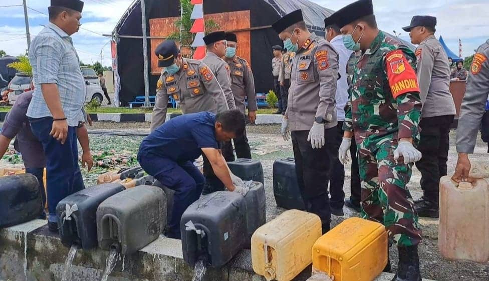 Ilustrasi berita Nasional: TNI/Polri dan Pemkab Morowali Musnahkan Sabu Seberat 285,1 Gram dan Miras 1.518 Liter