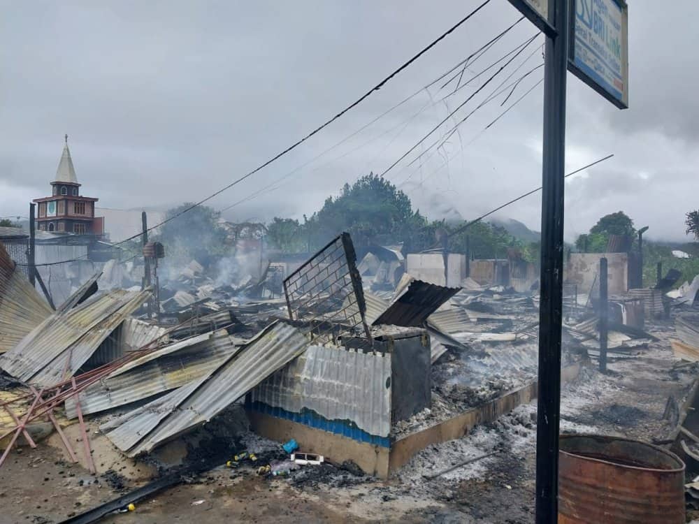 Ilustrasi berita Papua: 69 Bangunan Terbakar dan 5 Aparat Luka-luka Dalam Kerusuhan di Dogiyai