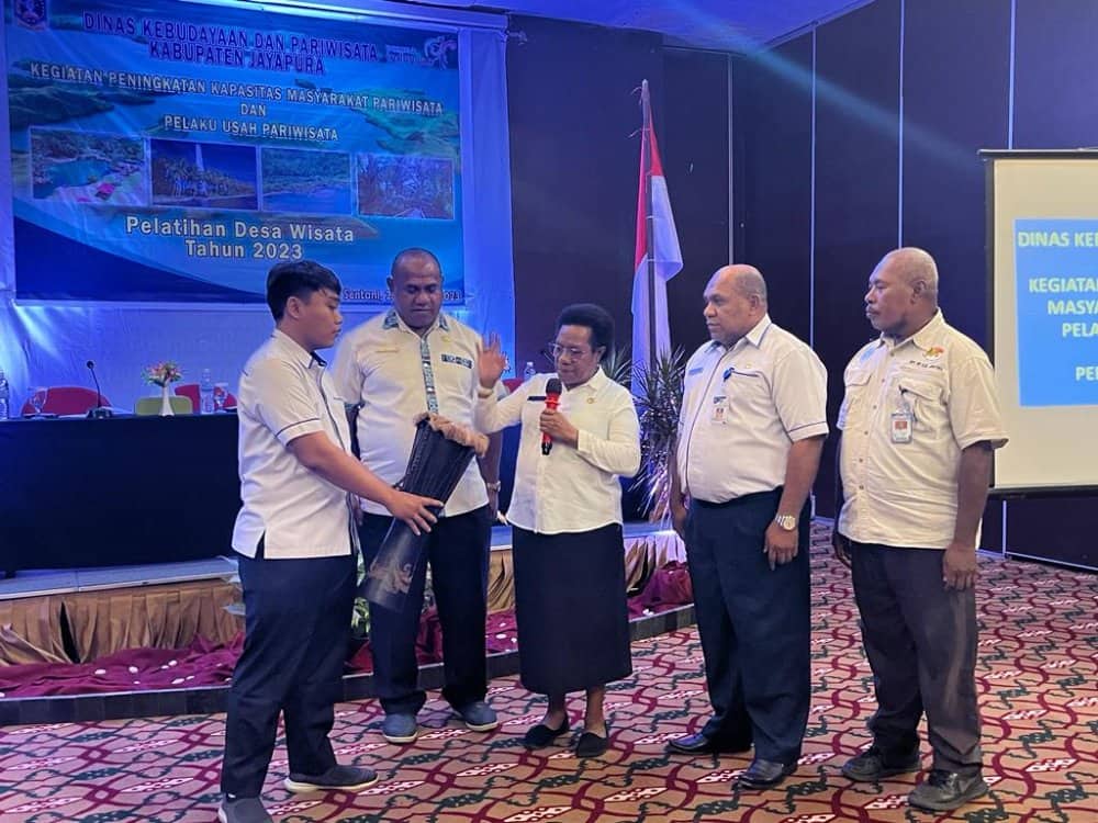Ilustrasi berita JAYAPURA: 45 Pelaku Usaha Pariwisata di Kabupaten Jayapura Dilatih Tingkatkan Desa Wisata