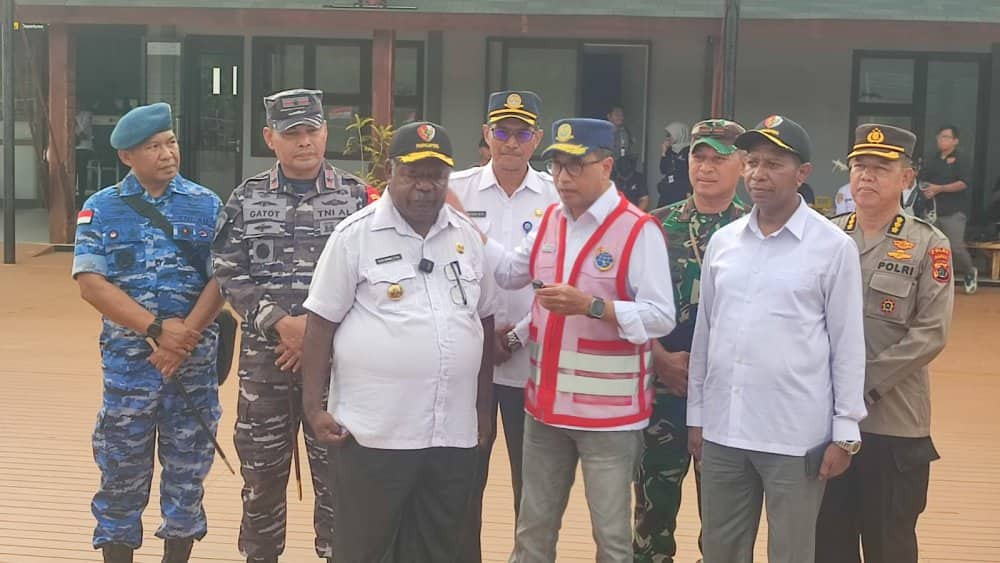 Ilustrasi berita Papua: Jelang Kedatangan Presiden Jokowi, Menhub Tinjau Kesiapan Peresmian Bandara Ewer Asmat