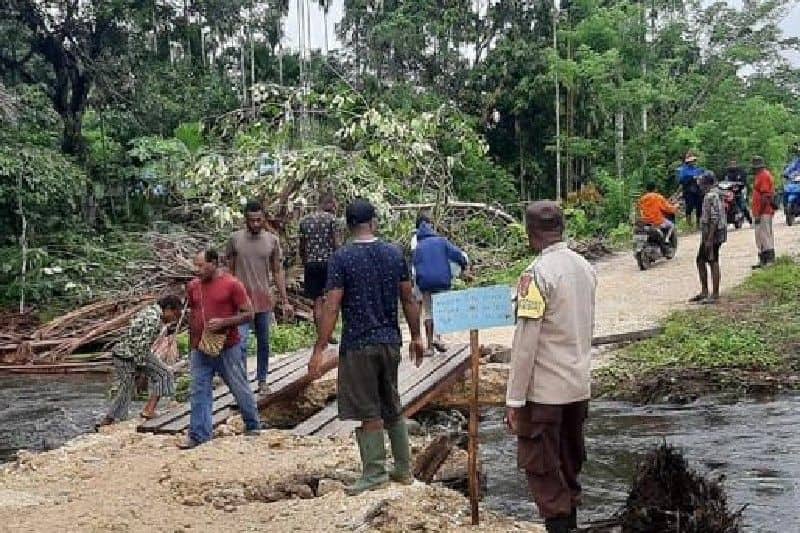 Ilustrasi berita JAYAPURA: Hujan Deras Akibatkan Dua Jembatan Rusak di Sarmi