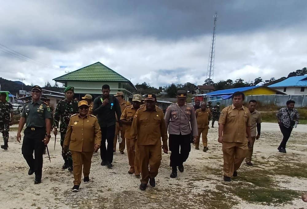 Ilustrasi berita Papua: Berkantor di 8 Kabupaten, Penjabat Gubernur Papua Tengah Minta Kepala Daerah Turunkan Kemiskinan Ekstrem
