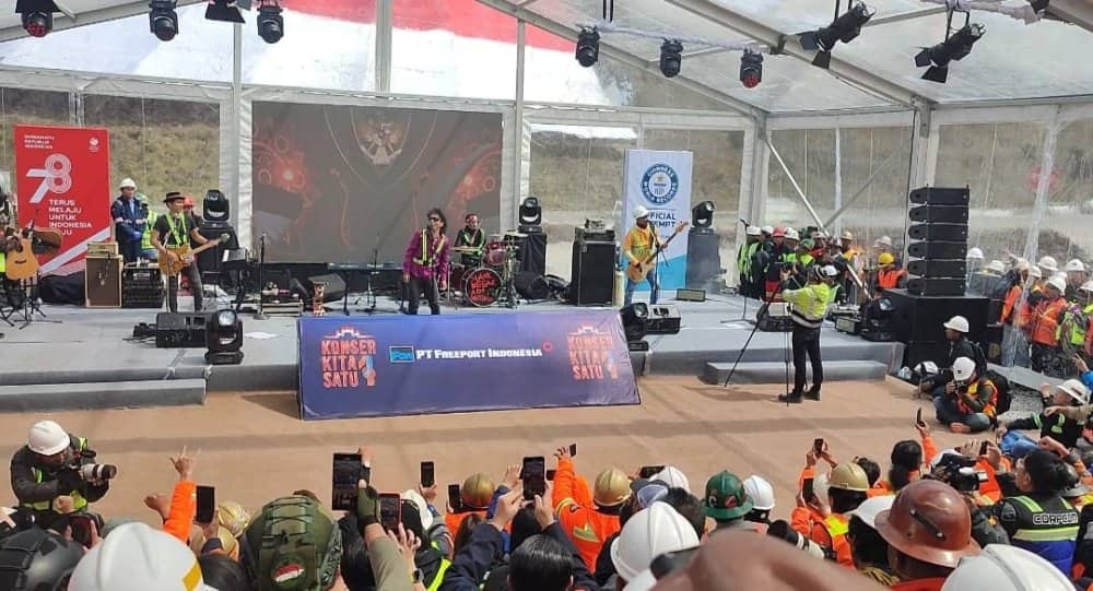 Ilustrasi berita Mimika: Slank Sukses Konser Diatas Ketinggian 4.285 MDPL, Tony Wenas : Ini Bukan Hal Yang Mudah