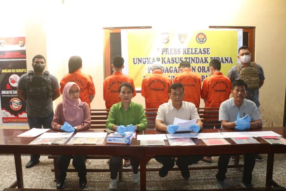 Ilustrasi berita Papua: 5 Pelaku "Penjual Manusia" di Jayapura Ditangkap Polisi, Tawarkan Layanan Seks Melalui Aplikasi Kencan