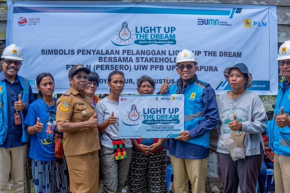 Ilustrasi berita Papua: Program Light Up The Dream PLN, Wujudkan Mimpi 1.819 Penerima di Papua Nikmati Sambungan Listrik Gratis
