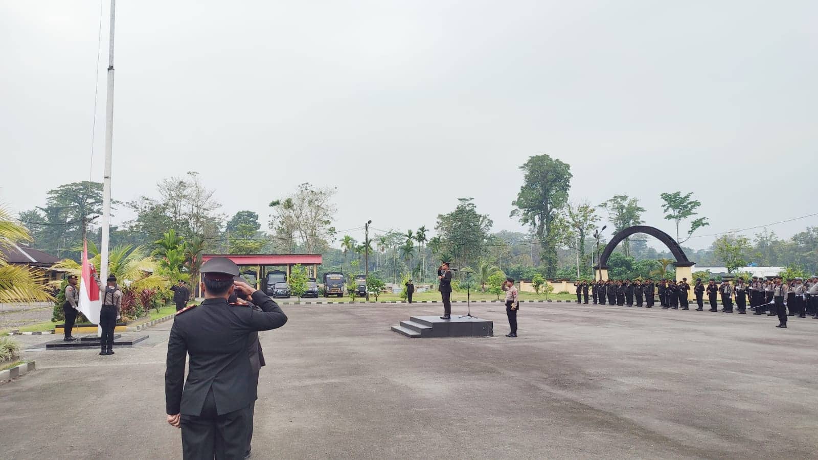 Ilustrasi berita Mimika: Peringati Sumpah Pemuda, Polres Mimika Gelar Upacara Pengibaran Bendera