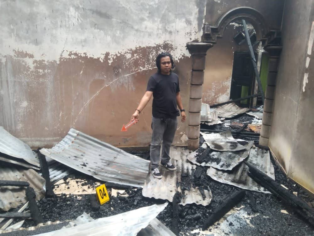 Ilustrasi berita Mimika: Seorang Pria Tega Bakar Rumah di Jalan Poros SP 5 Timika, Diduga Karena Tidak Dibelikan Makan