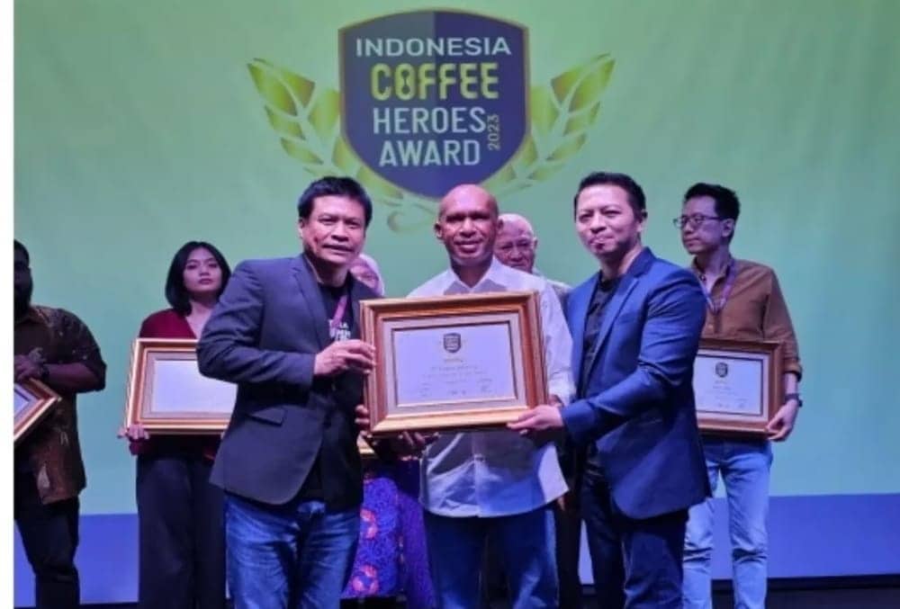 Ilustrasi berita Mimika: Kembangkan Kopi Amungme Gold, PTFI Raih Penghargaan Indonesia Coffee Heroes Award 2023