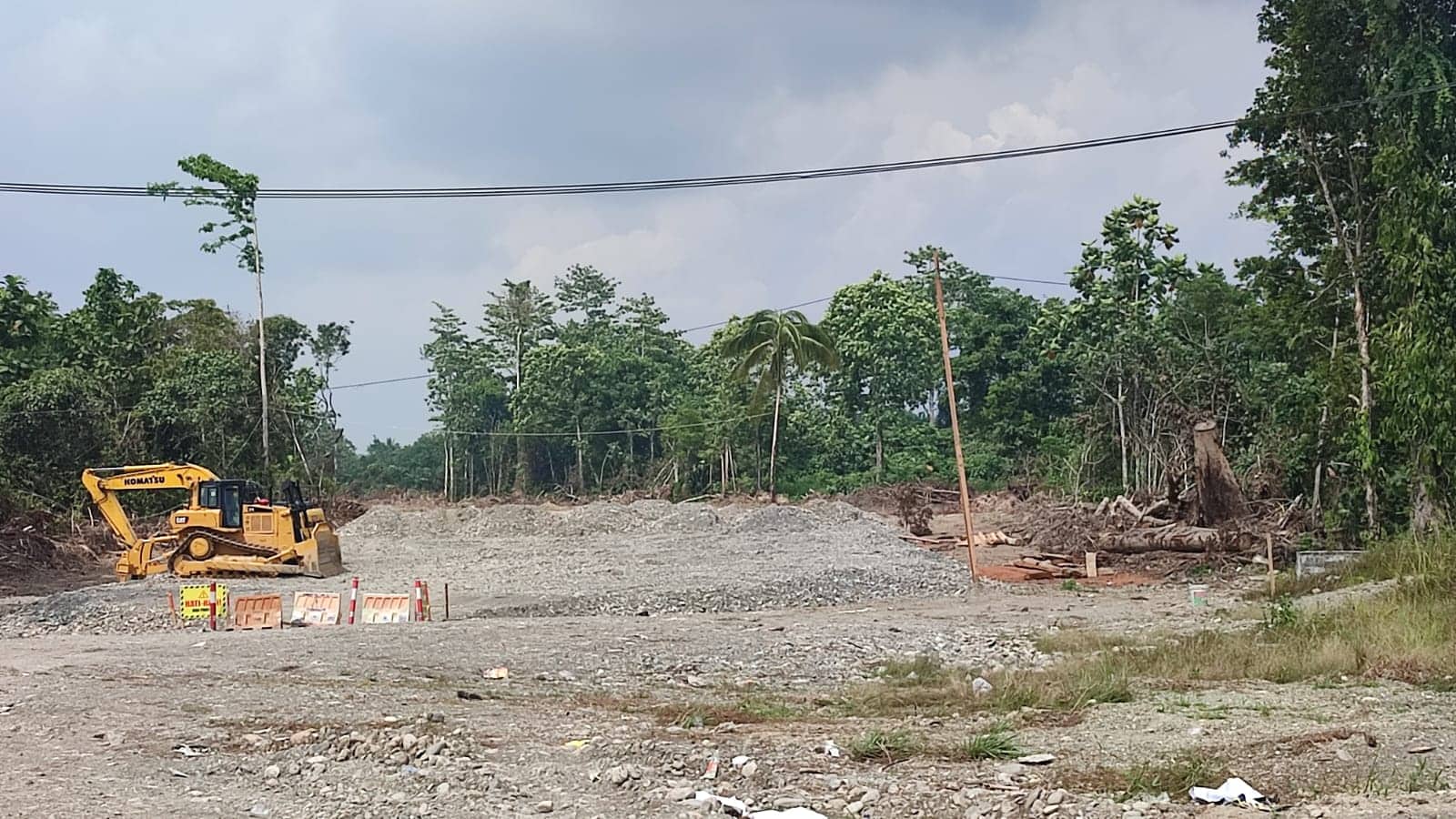 Ilustrasi berita Mimika: Proyek Jalan Tembus Bandara Baru Timika Dipalang, Pemilik Lahan Ancam Tutup Bundaran Petrosea