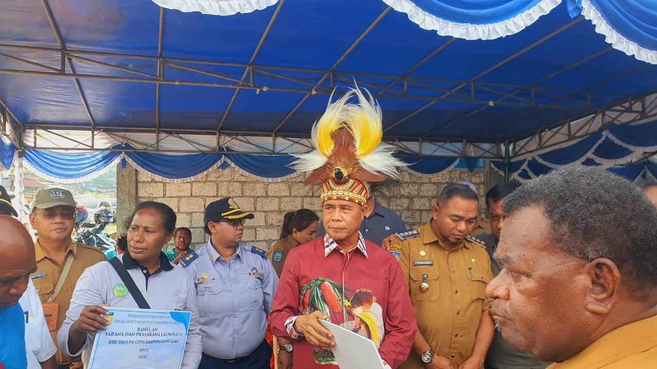 Ilustrasi berita JAYAPURA: Resmikan Los Pasar Doyo Baru, Gubernur Rumasukun Juga Kunjungi Rumah Resiko Stunting Kabupaten Jayapura