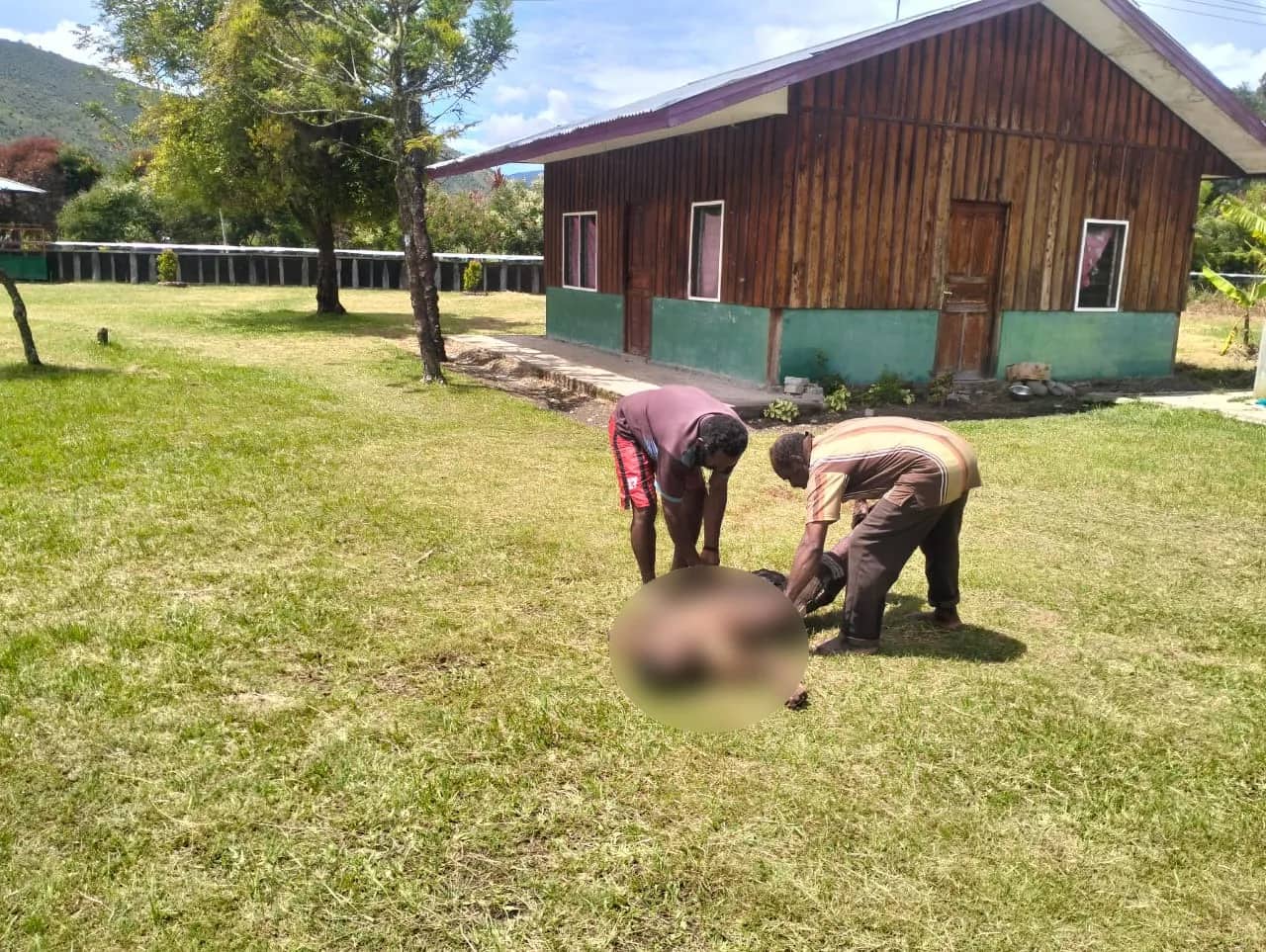 Ilustrasi berita JAYAPURA: Tragis! Aniaya Kepala Kampung Wanamela, Pemuda ODGJ Tewas Dikeroyok Massa