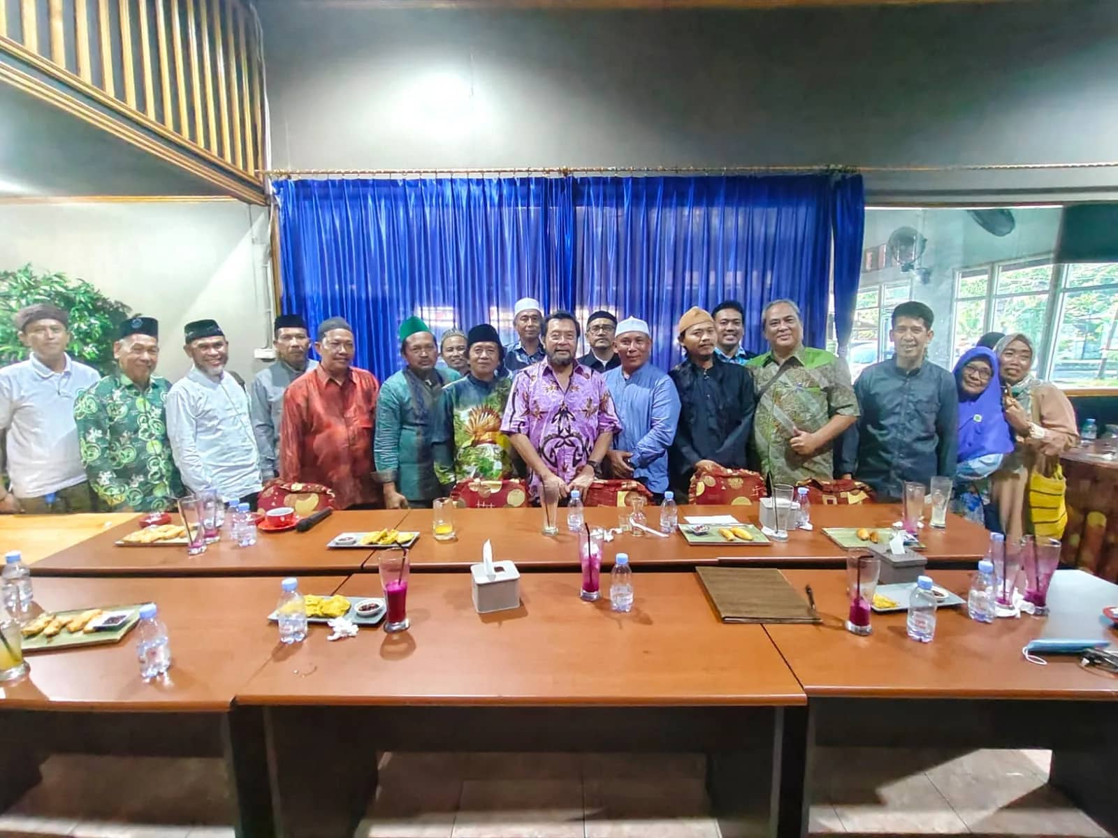 Ilustrasi berita Mimika: Maju DPD RI Dapil Papua Tengah, Yoris Raweyai Komitmen Memajukan SDM Papua Melalui Pendidikan dan Kesehatan