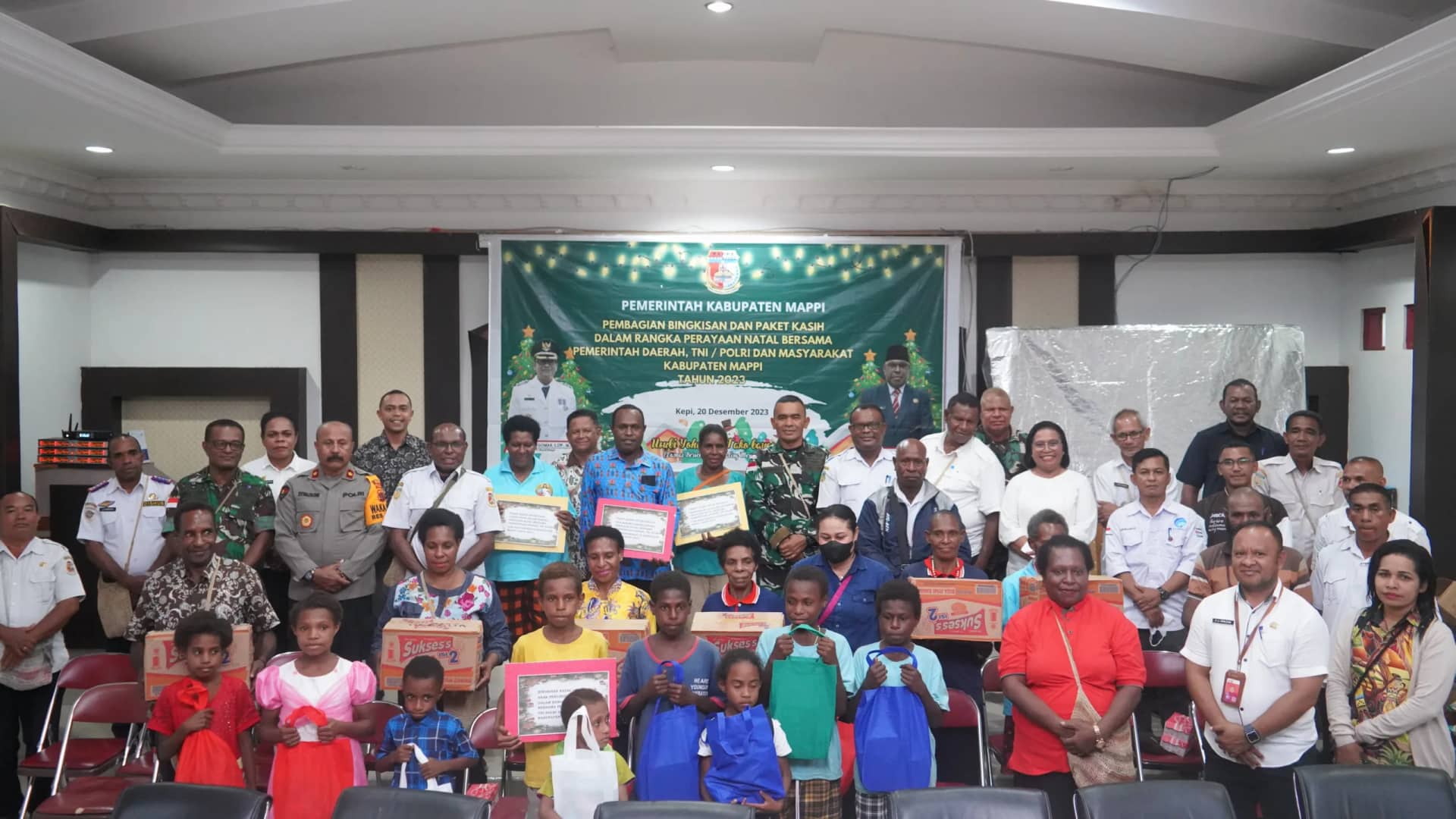 Ilustrasi berita Papua: Panitia Natal Pemda Mappi Bagikan 279 paket Bingkisan kepada Masyarakat